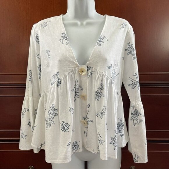 white floral bell sleeves blouse